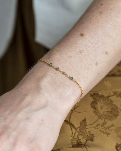 bracelet fin or laminé et cristal vert