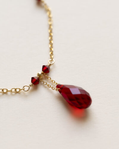pendentif goutte de cristal rouge